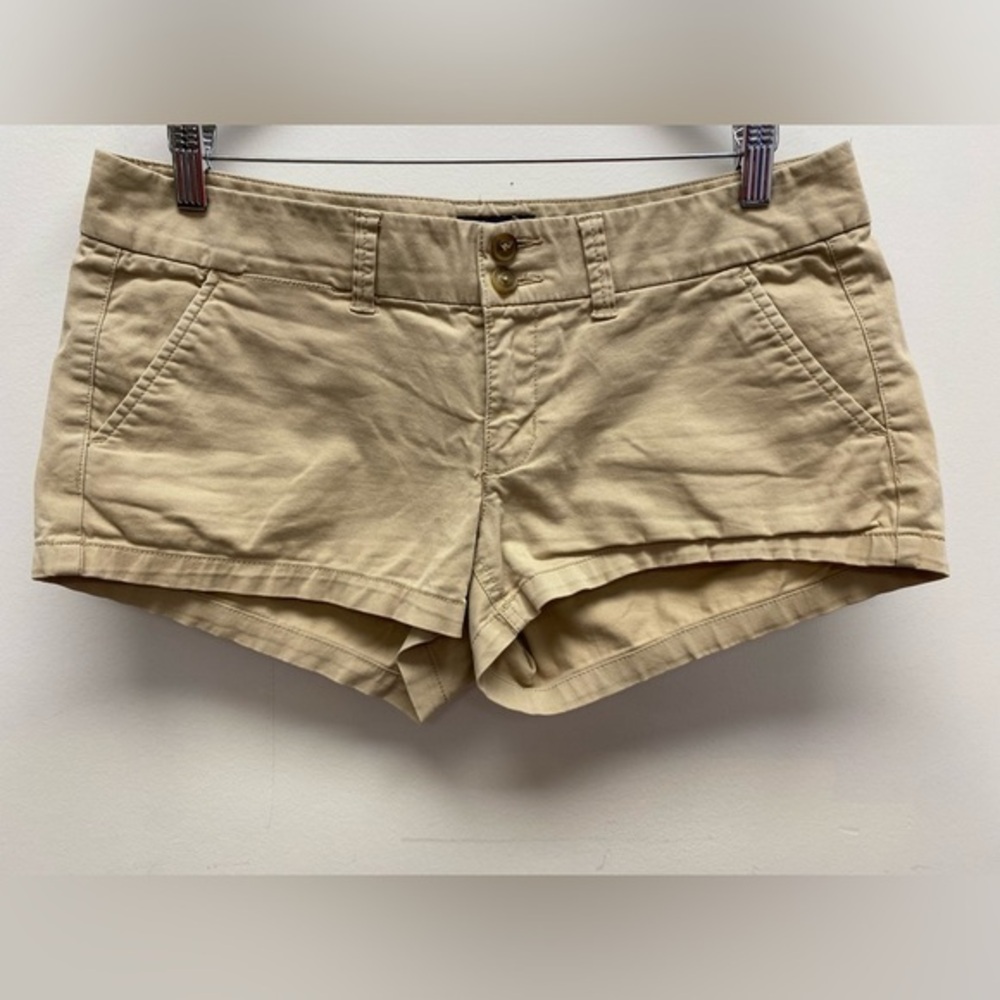4 for $25 ☀️ American Eagle Stretch Shortie Khaki Shorts ☀️ - Size 8
